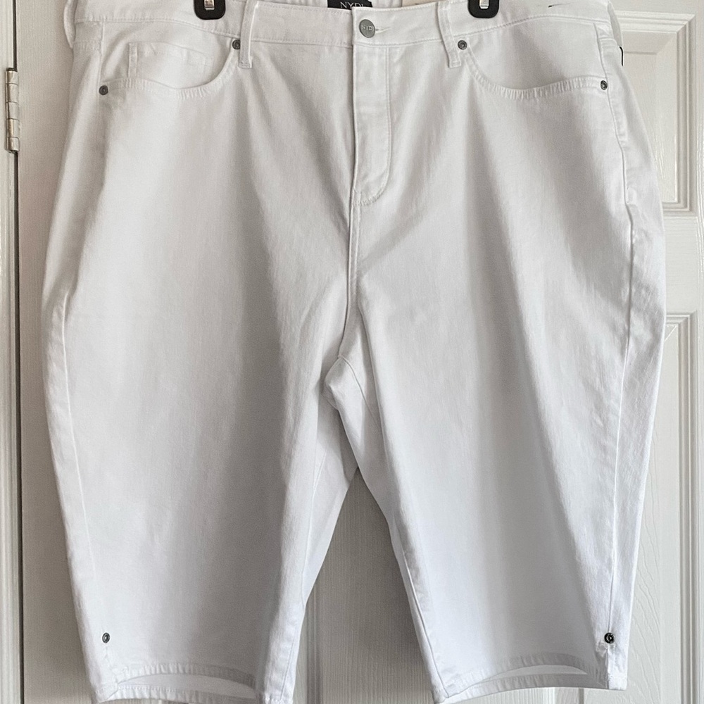 NYDJ White Sophie Capris Comfortable Style NWOT